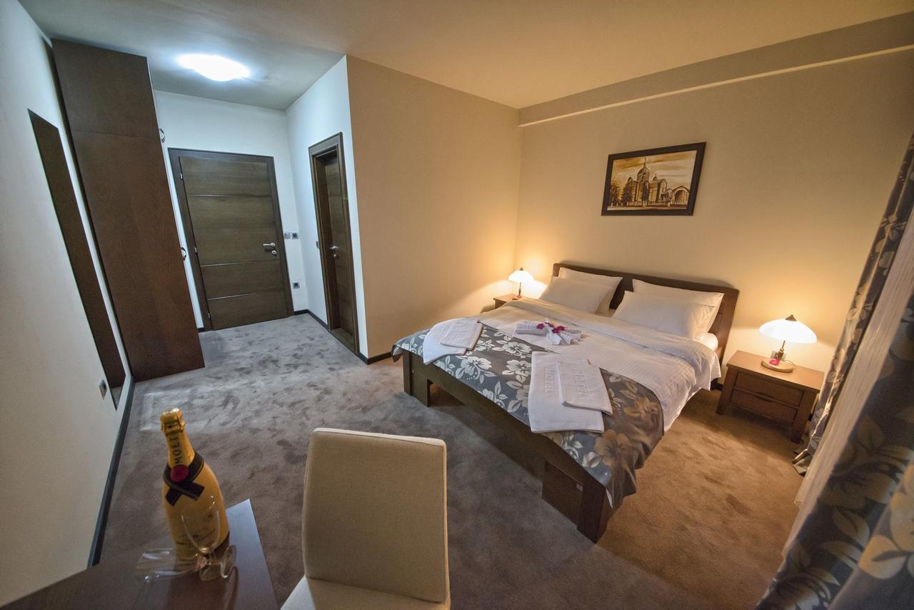Garni Hotel Central Lux Kragujevac Zewnętrze zdjęcie