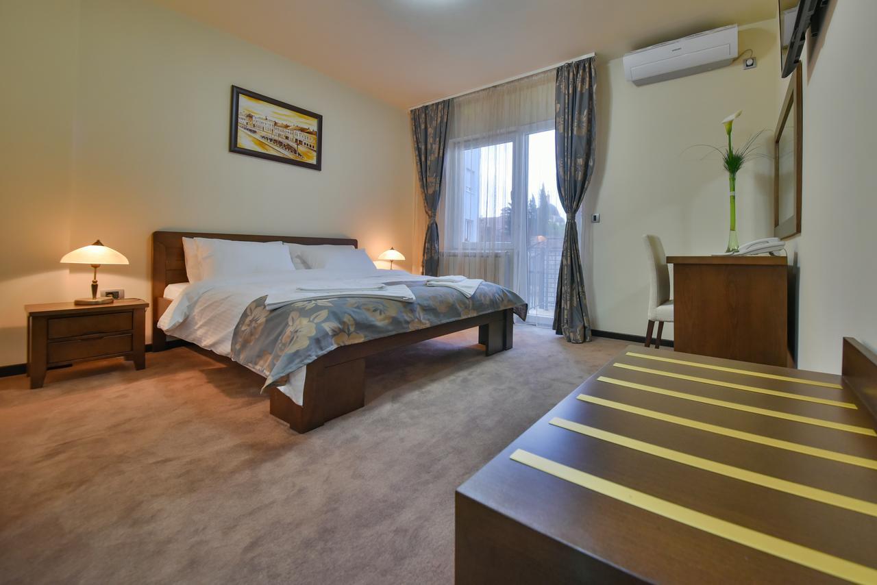 Garni Hotel Central Lux Kragujevac Zewnętrze zdjęcie